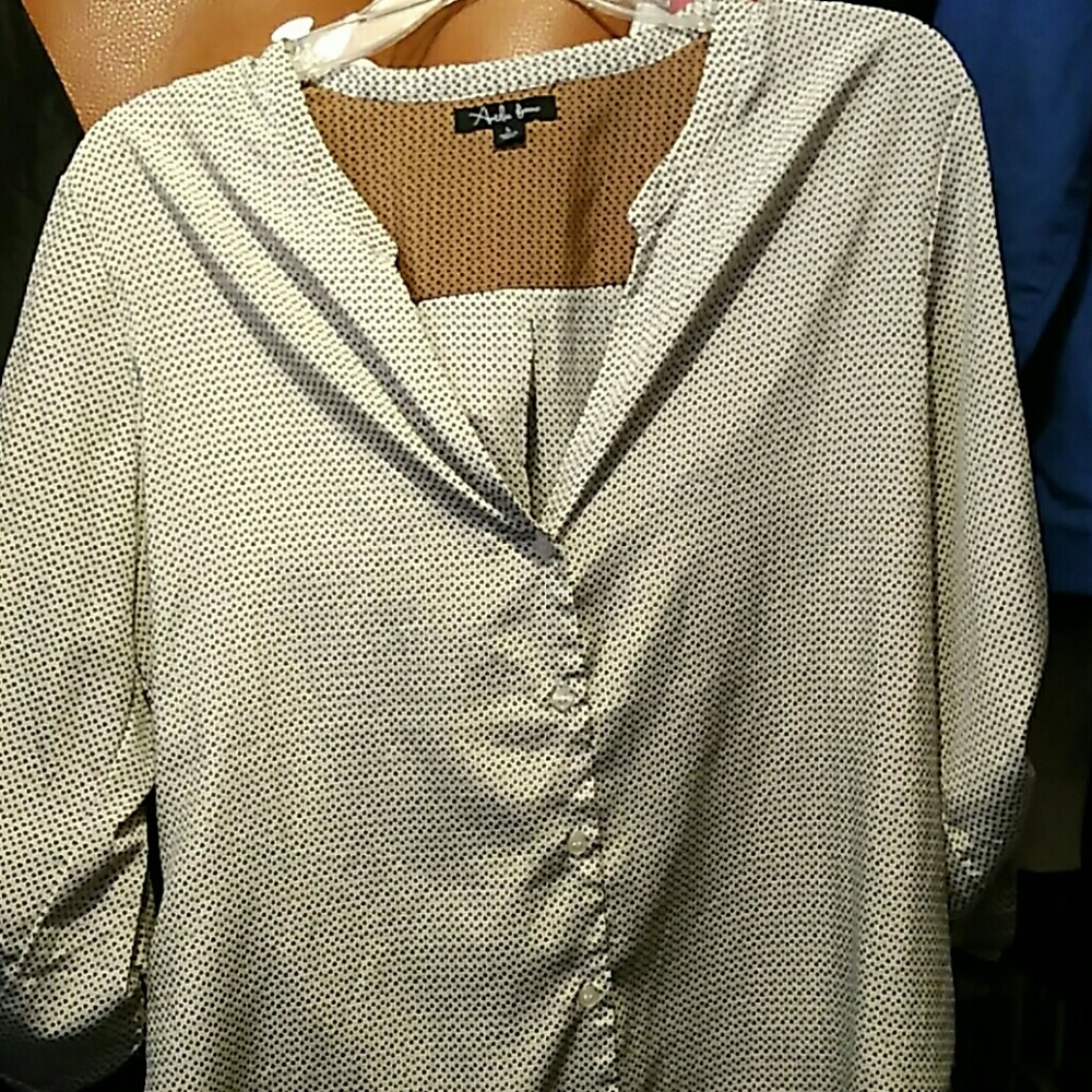Dotted blouse button 3/4 sleeve
